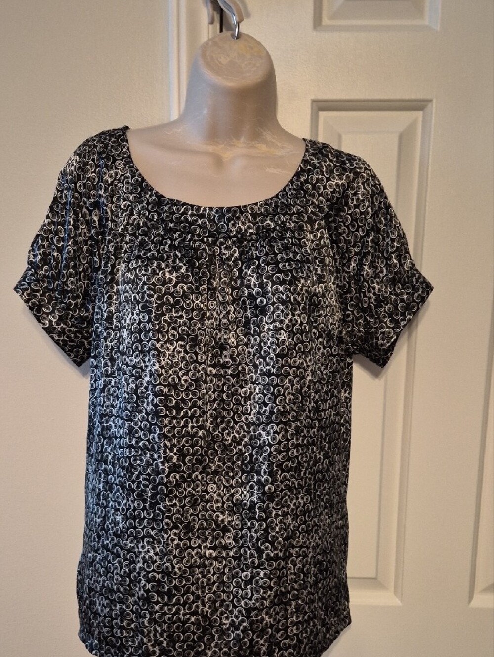 New York & Company Black and White Circular Print Blouse